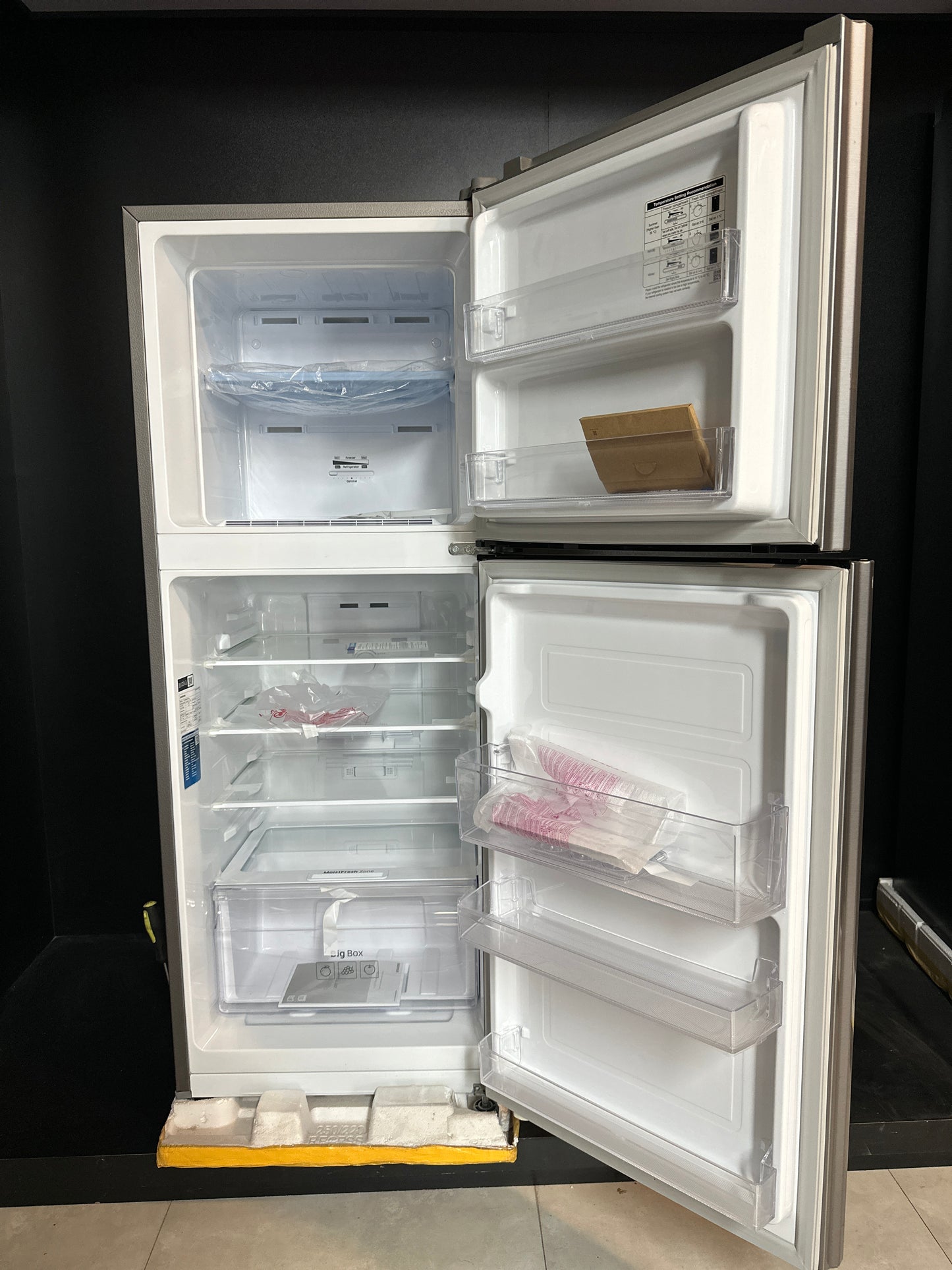 RT 26HAR2DSA Double Door Fridge - 203L