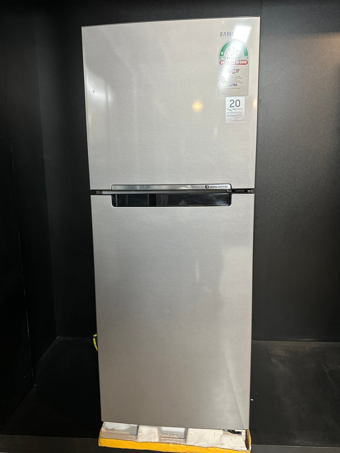 RT 26HAR2DSA Double Door Fridge - 203L